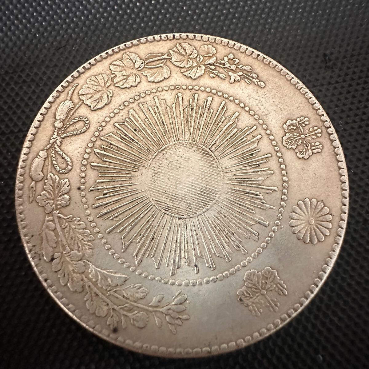 古銭 銀貨 一円銀貨 一圓 明治三年 貿易銀 C重さ26.8g 一圓銀貨