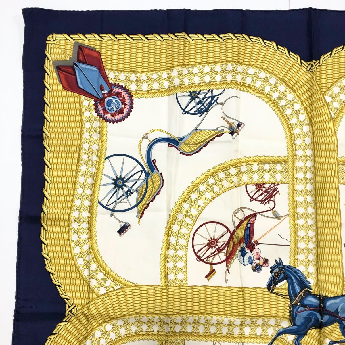 HERMES スカーフ カレ90 VOITURES PANIERS エルメス シルク 100 HERMES スカーフ カレ90 VOITURES PANIERS エルメス シルク 100