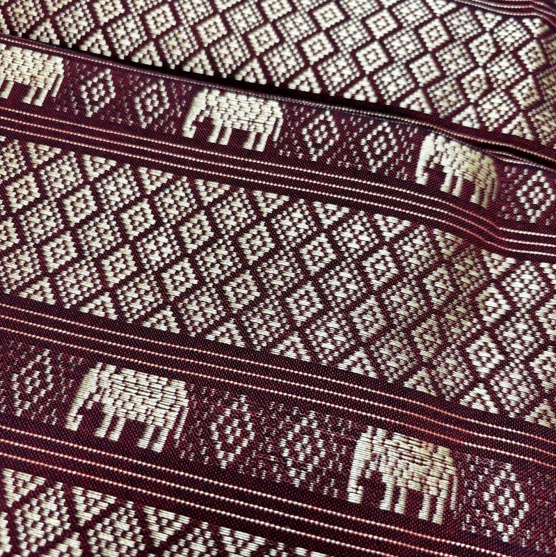 タイシルク　ぞう刺繍　テーブルクロス　インテリアクロス　フリンジ付き　レッド　ブルー　ブラック　ゴールド　100*185