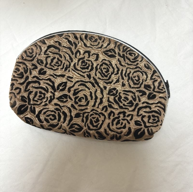 ファスナーポーチ コスメポーチ　小分けポーチ　フロッキーバラ 薔薇 刺繍　ベージュ