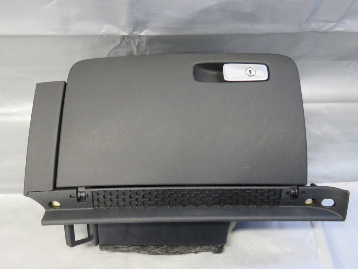 ★STD4469 アウディ A1 8XCAX グローブボックス　助手席 収納　BOX 8X2 857 035