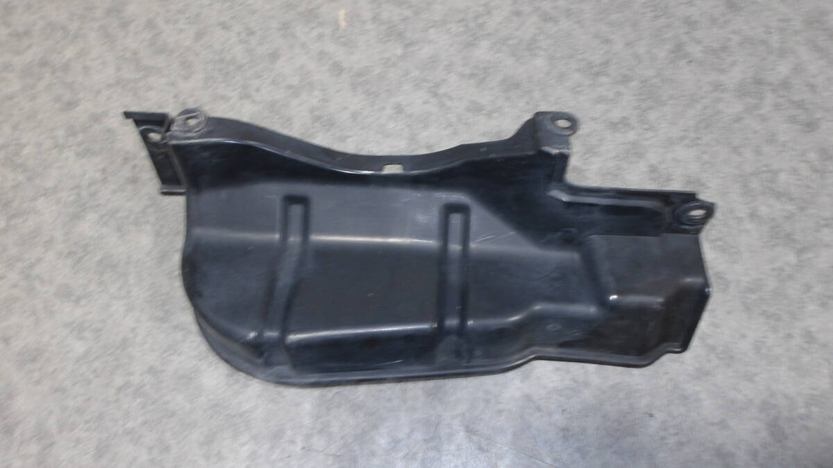 MH21SスズキAZワゴンR純正MH22Sエンジンルーム右フレーム部分ベルト カバー保護(hù)パネル ベルトカバー72393-58J0部品取り車(chē)あります