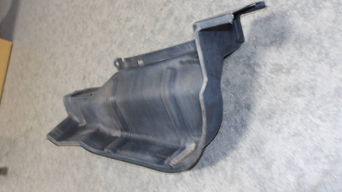 MH21SスズキAZワゴンR純正MH22Sエンジンルーム右フレーム部分ベルト カバー保護(hù)パネル ベルトカバー72393-58J0部品取り車(chē)あります