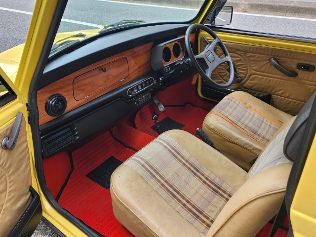 日英自動(dòng)車(chē)　MINI　ミニ1000　HL　同色オールペイント済み　AT　オートマ車(chē)