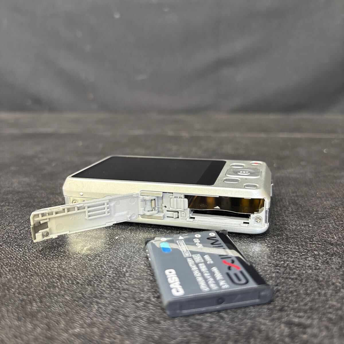 CASIO EXILIM EX-Z800 シルバー コンパクトデジタルカメラ CASIO EXILIM EX-Z800 シルバー コンパクトデジタルカメラ