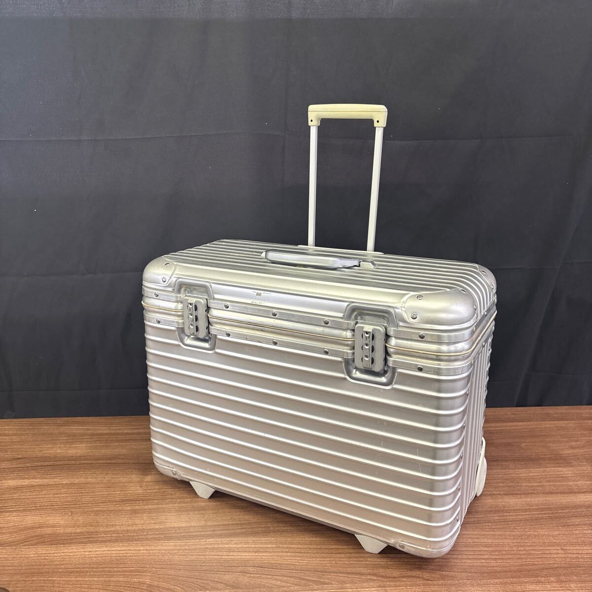 RIMOWA リモワ パイロット トパーズ トロリ- 928.51 シルバー 2 RIMOWA リモワ パイロット トパーズ トロリ- 928.51 シルバー 2