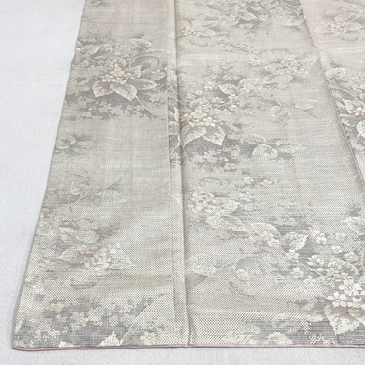 着物月花 名匠たかし 白玄祥 7マルキ 品のある花 本場白大島紬 着物月花 名匠たかし 白玄祥 7マルキ 品のある花 本場白大島紬