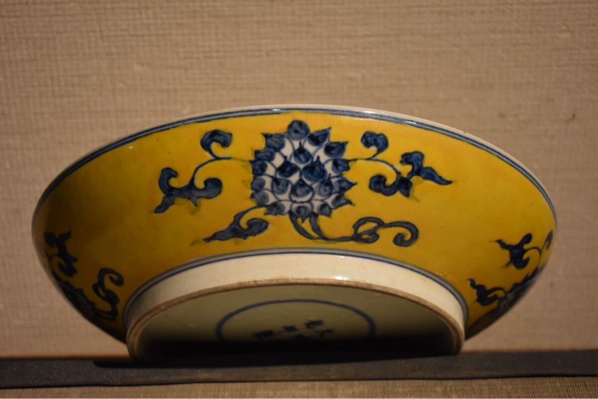 GE】Y404【コレクター所蔵品】成化年製 黄釉大皿/中国古玩 中国