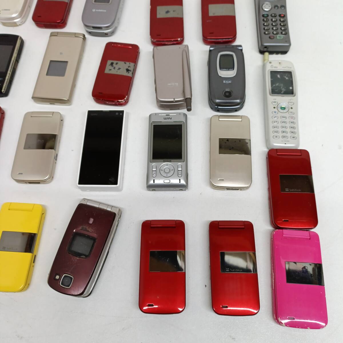ぽ*け様 折りたたみ式携帯電話セット45台スマホ3台 ジャンク品 携帯電話 45台 まとめて ガラケー 折りたたみ ボーダフォン J