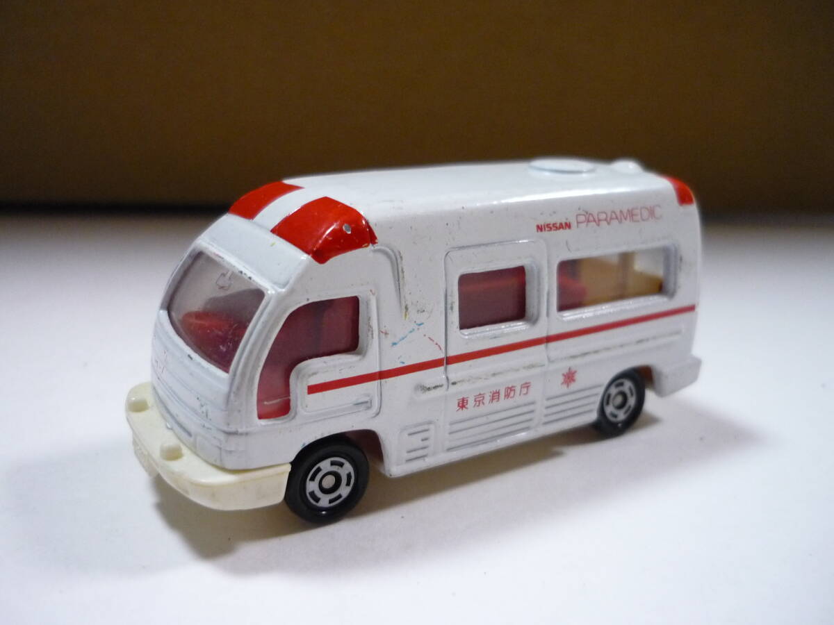 [管00]ミニカー 1/78 日産 パラメディック 救急車 東京消防庁 1992「トミカ No.51」タカラトミー ミニチュア