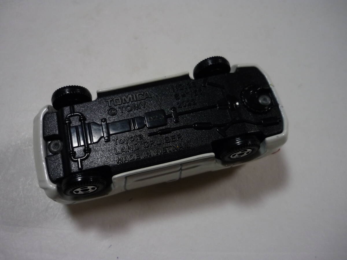 [管00]【送料無料】ミニカー 1/66 トヨタ ランドクルーザー2022 「トミカ No.38」タカラトミー ミニチュア
