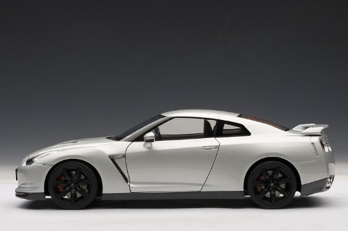 日産★GT-R★オートアート★ミレニアム★リミテッドエディション★2000個限定 Yahoo!オークション - 日産 GT-R NISSAN GT-R 2000個限定