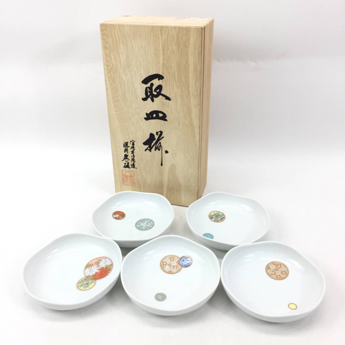 1円~ 深川製磁 寿赤絵 取皿揃 5枚セット 食器 小皿 丸皿 共箱付 1円~ 深川製磁 寿赤絵 取皿揃 5枚セット 食器 小皿 丸皿 共箱付