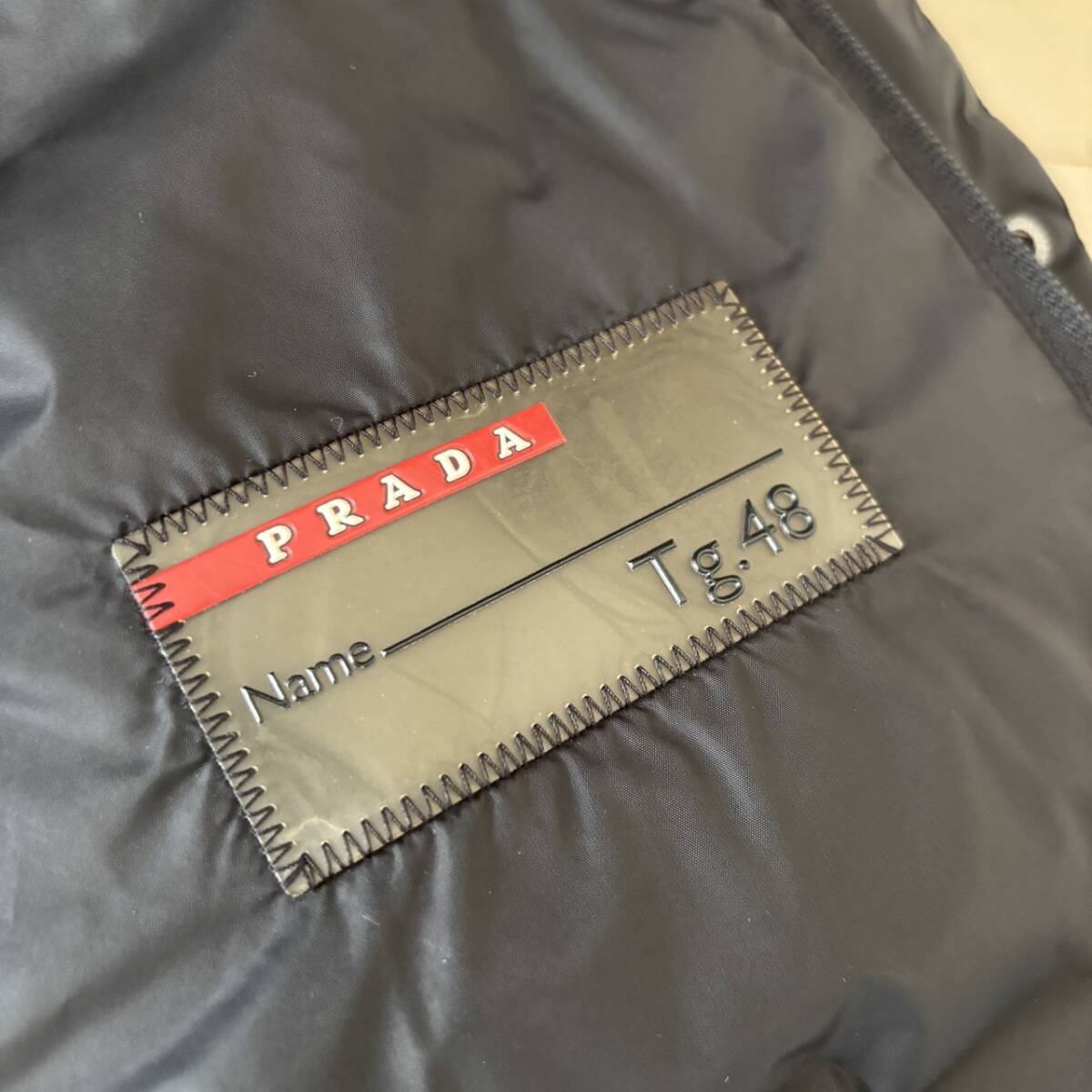 美品 PRADA プラダ 三角ロゴプレート ナイロン ダウンジャケット 美品 PRADA プラダ 三角ロゴプレート ナイロン ダウンジャケット