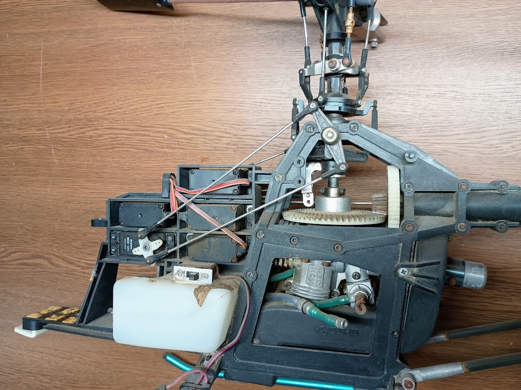 ラジコン ヘリコプター & ラジコン機エンジン 機関部 中古 5台 ラジコン ヘリコプター & ラジコン機エンジン 機関部 中古 5台