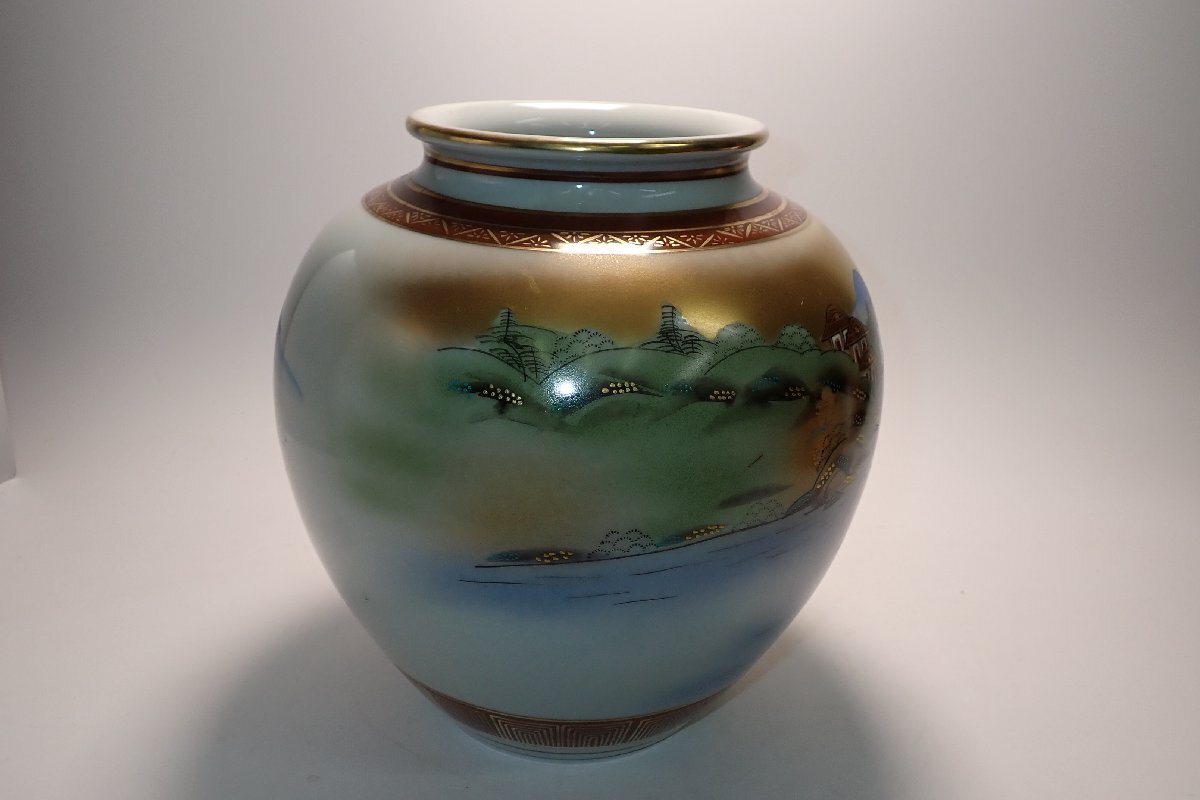 032679 九谷焼 九谷秀山 色絵金彩風景山水画 花瓶 共箱(花器、壷 032679 九谷焼 九谷秀山 色絵金彩風景山水画 花瓶 共箱(花器、壷