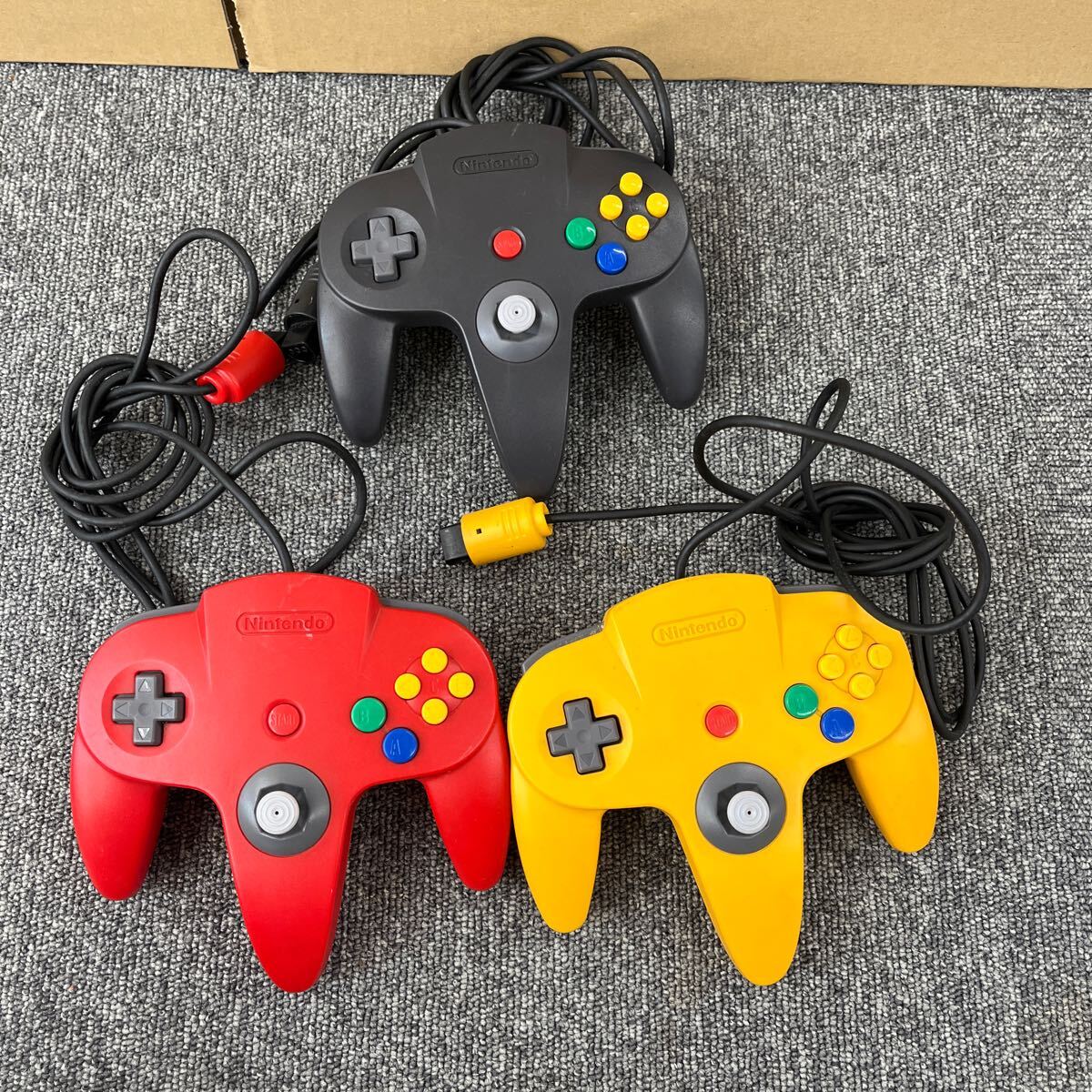 ☆846. ニンテンドー64 コントローラー 3点まとめて NUS-005 ☆846. ニンテンドー64 コントローラー 3点まとめて NUS-005