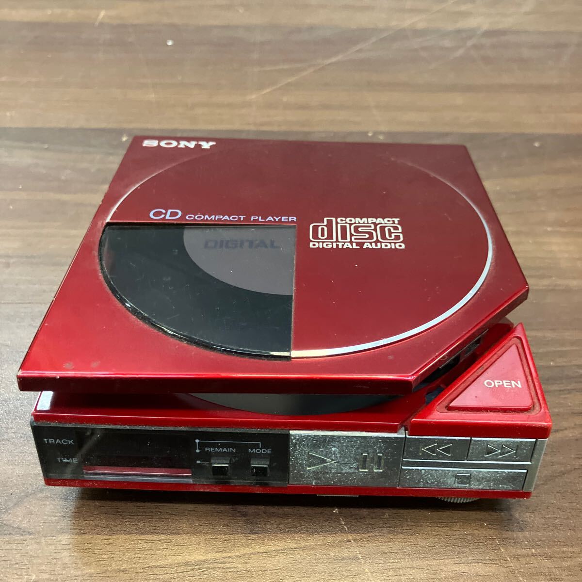 ◇レア◇ソニー SONY D-50 レッド 世界初のポータブルCD ◇レア◇ソニー SONY D-50 レッド 世界初のポータブルCD