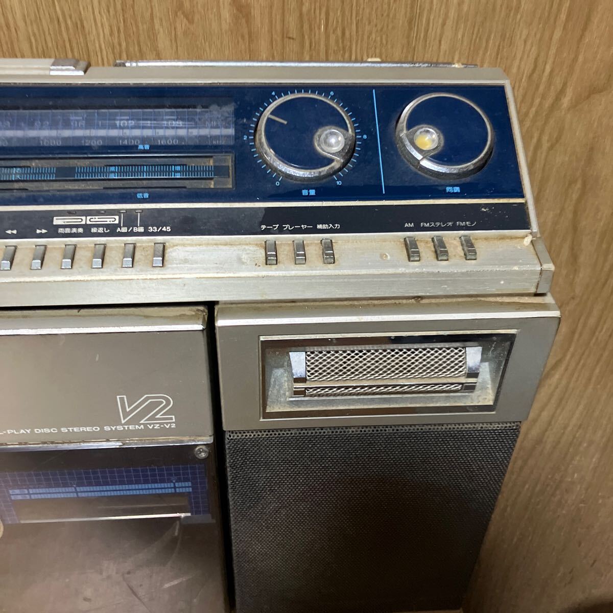 Sharp VZ-V2 ラジカセ レコード カセット ラジオ 両面演奏 Sharp VZ-V2 ラジカセ レコード カセット ラジオ 両面演奏