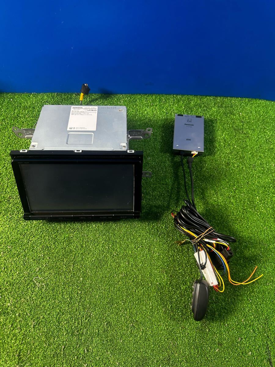 ZT-1558] 純正トヨタ ナビ NSZT-Y64T 地図:2014+地図 SDカード內(nèi)蔵+パナソニック ETC AM/FM/DISC/BT/TV/SD/SDREC トヨタ ノア ZWR80 H27年