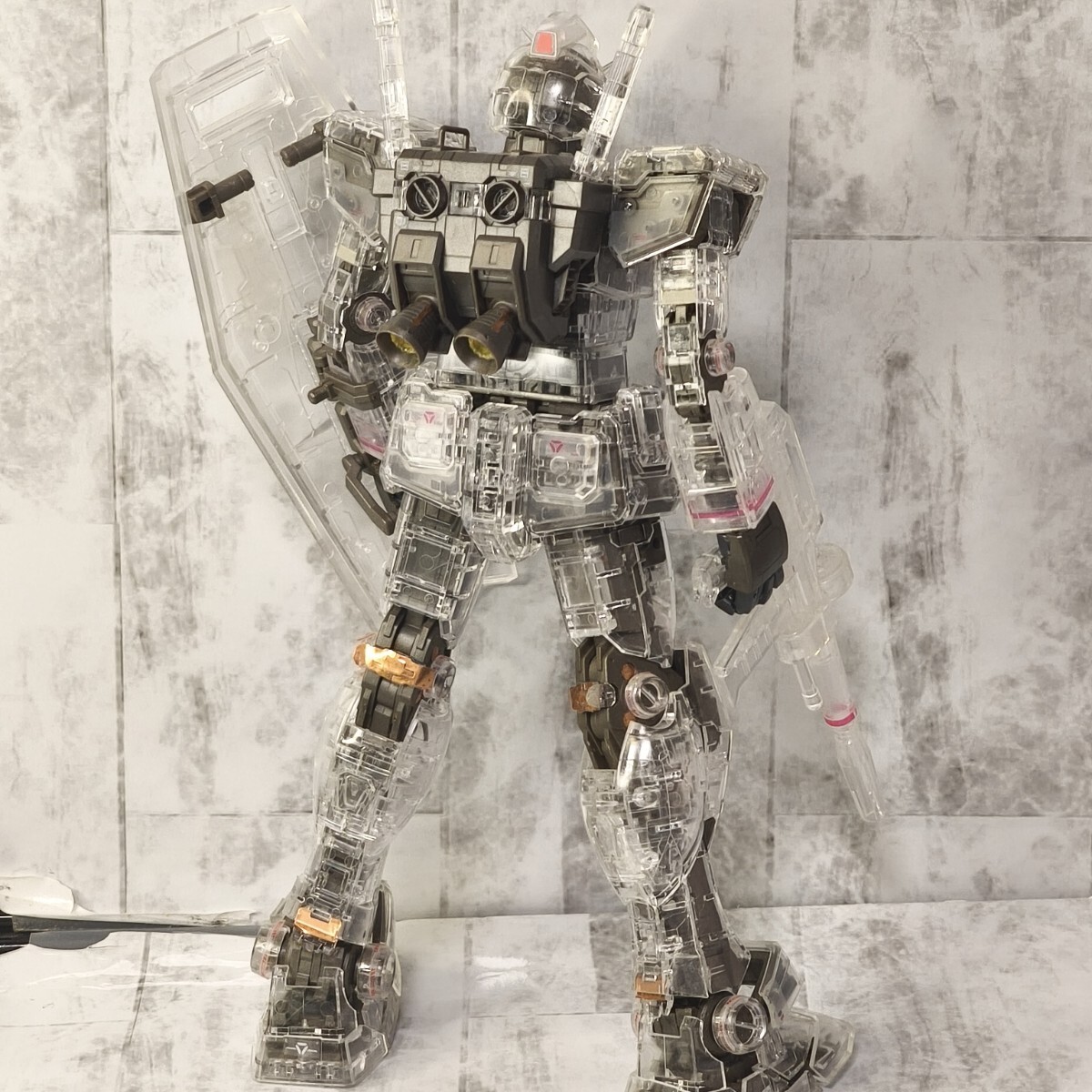 組み立て済ジャンク 1/100 MG 機動戦士ガンダム RX-78-2 Ver3.0 組み立て済ジャンク 1/100 MG 機動戦士ガンダム RX-78-2 Ver3.0