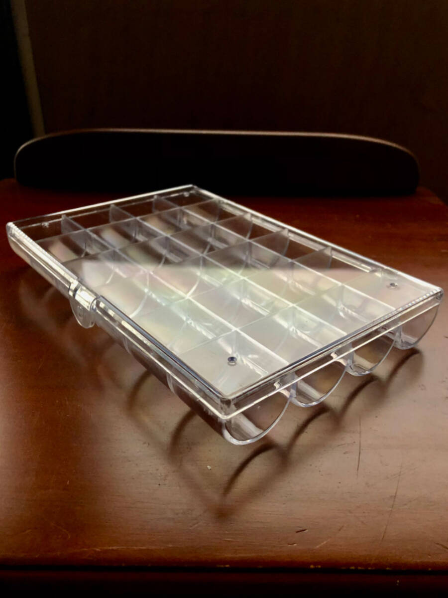 良質アクリルケース　□ 　蓋付２４小格納ケース　激安出品！（ビーズ、アクセサリー、小物整理、等に）_画像2