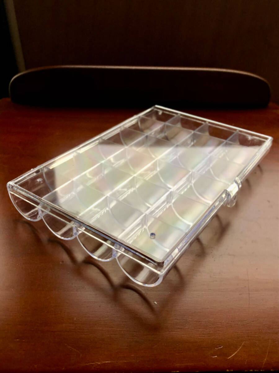 良質アクリルケース　□ 　蓋付２４小格納ケース　激安出品！（ビーズ、アクセサリー、小物整理、等に）_画像3