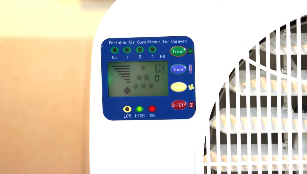 コイズミ ポータブルクーラー ラクール 100V 50Hz/60Hz 動作品 コイズミ ポータブルクーラー ラクール 100V 50Hz/60Hz 動作品