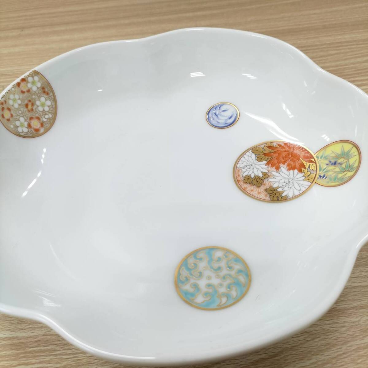 未使用 寿赤絵 深皿 梅型 6号鉢 1700-238 和食器 陶器 深川製磁 未使用 寿赤絵 深皿 梅型 6号鉢 1700-238 和食器 陶器 深川製磁