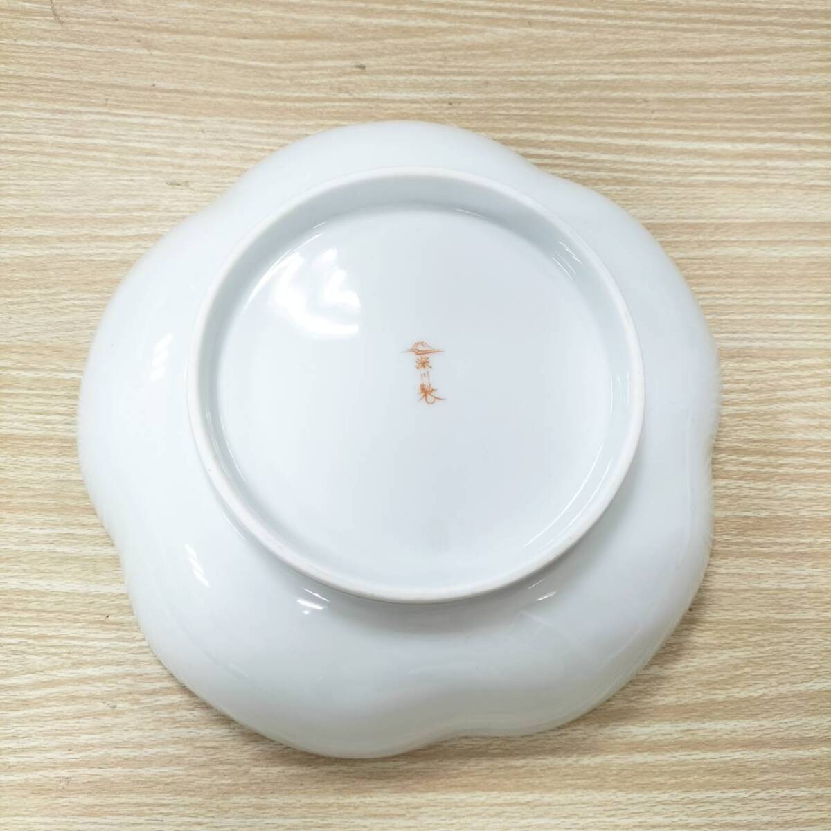 未使用 寿赤絵 深皿 梅型 6号鉢 1700-238 和食器 陶器 深川製磁 未使用 寿赤絵 深皿 梅型 6号鉢 1700-238 和食器 陶器 深川製磁