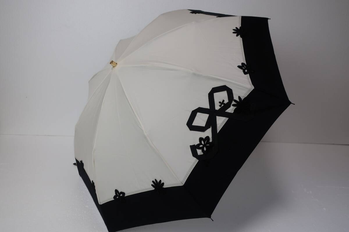 新品　ムーンバット制　TOCCA　紫外線防止加工　晴雨兼用　折り畳み日傘　１　オフホワイト系