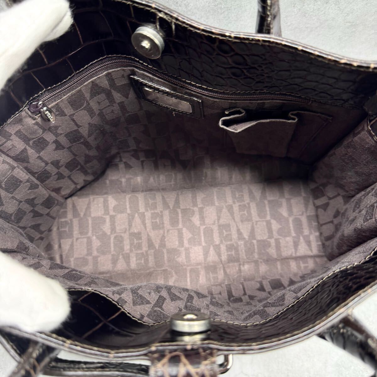 美品/A4収納◎ フルラ FURLA クロコダイル型押し センター取り