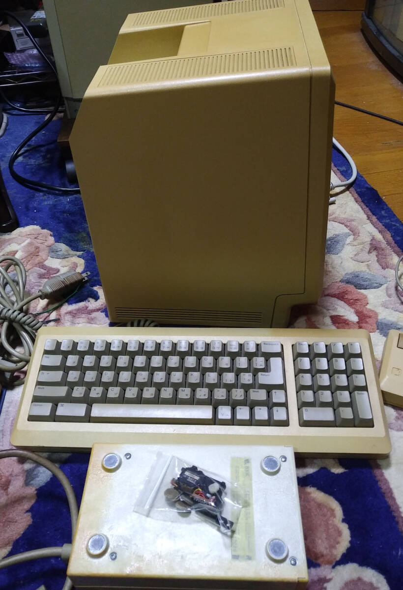 Apple Macintosh plus 1M 動作品ですがジャンク扱いで 未保証 Apple Macintosh plus 1M 動作品ですがジャンク扱いで 未保証