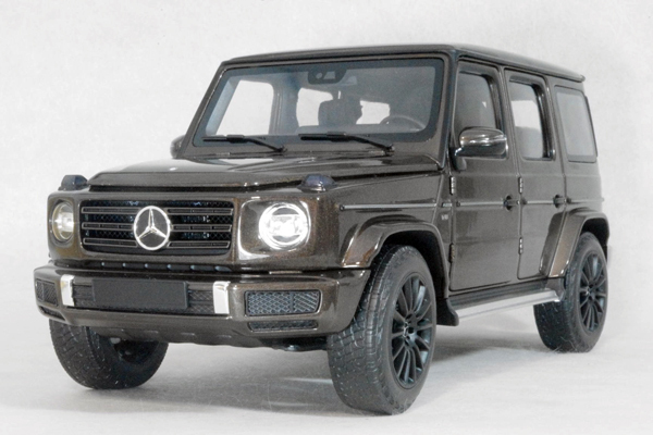 ● 1/18 メルセデス ベンツ 〓 G クラス ( W463 ) / 2020年 ブラウン メタリック 〓 MERCEDES BENZ MINICHAMPS