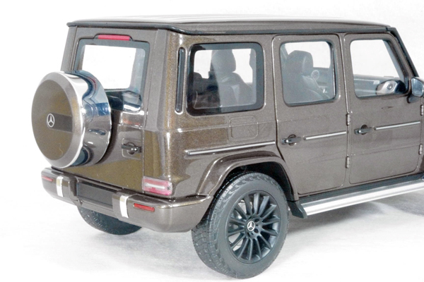 ● 1/18 メルセデス ベンツ 〓 G クラス ( W463 ) / 2020年 ブラウン メタリック 〓 MERCEDES BENZ MINICHAMPS