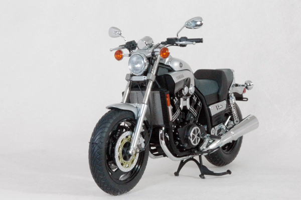 ● 1/12 ヤマハ 〓 VMAX / 1993 シルバー メタリック 〓 YAMAHA MINICHAMPS