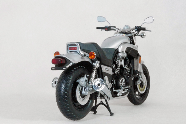 ● 1/12 ヤマハ 〓 VMAX / 1993 シルバー メタリック 〓 YAMAHA MINICHAMPS