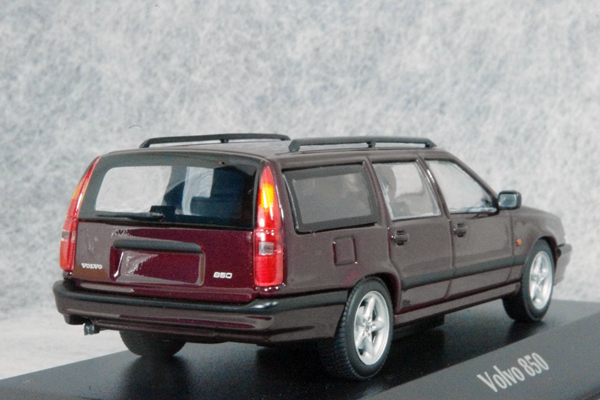 ● 1/43 ボルボ 〓 850 ステーション ワゴン / 1994年 ダーク レッド メタリック 〓 VOLVO MINICHAMPS