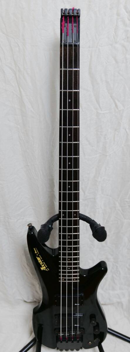 Ibanez Axstar Bass ベース 動作状態 ケース付き Ibanez Axstar ベース 動作状態、ケース付き エレキベース