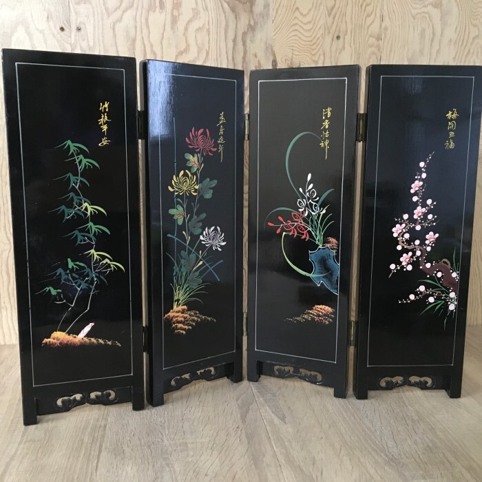 木製枠・玉石に彫刻された花瓶絵柄・リアルの花模様、￼小屏風