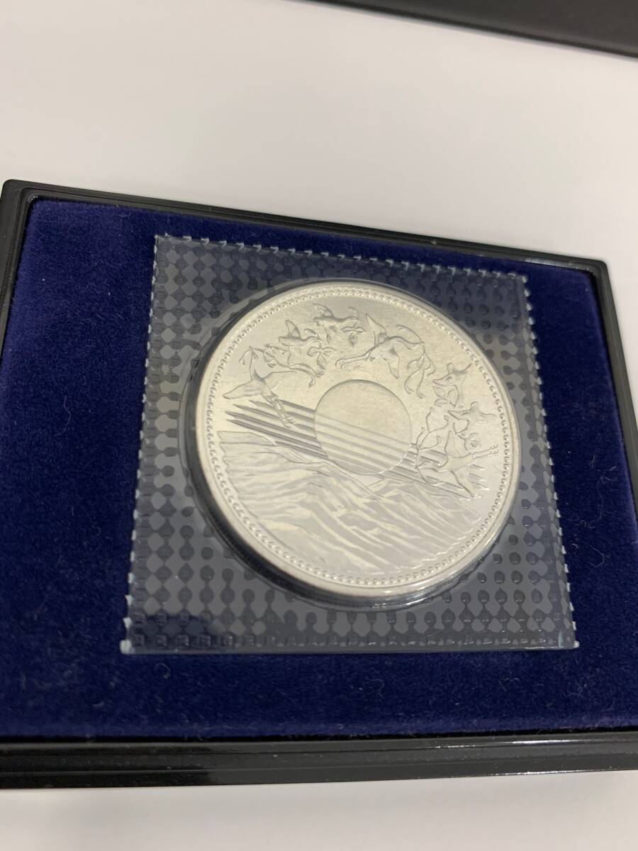天皇陛下御在位60年記念☆10000円銀貨幣☆昭和61年☆ケース付 天皇陛下御在位60年記念☆10000円銀貨幣☆昭和61年☆ケース付