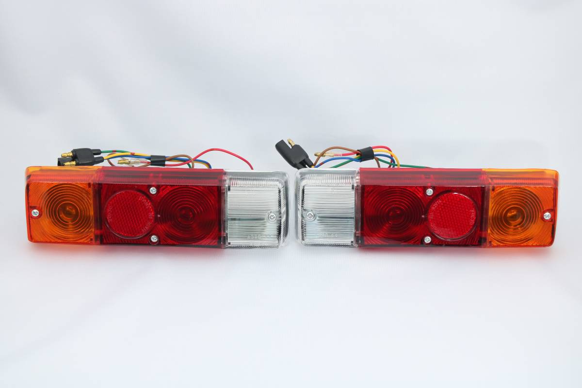 ジムニー　新品 テールランプ左右　JA11 JＡ22 ja71 30 社外リアバンパー用 パイプバンパー クロカンバンパー用 FRP 小型テールランプ 廃道 JA11 JA22 JA12 SJ30 JA71 用 ストレート角パイプ リアバンパー LED