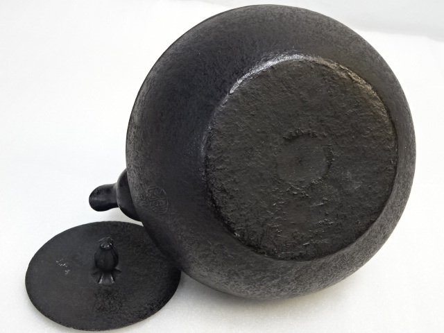70-35/南部鉄器 及川寛治作 経済大臣指定伝統工芸品 鉄瓶 馬紋様 70-35/南部鉄器 及川寛治作 経済大臣指定伝統工芸品 鉄瓶 馬紋様