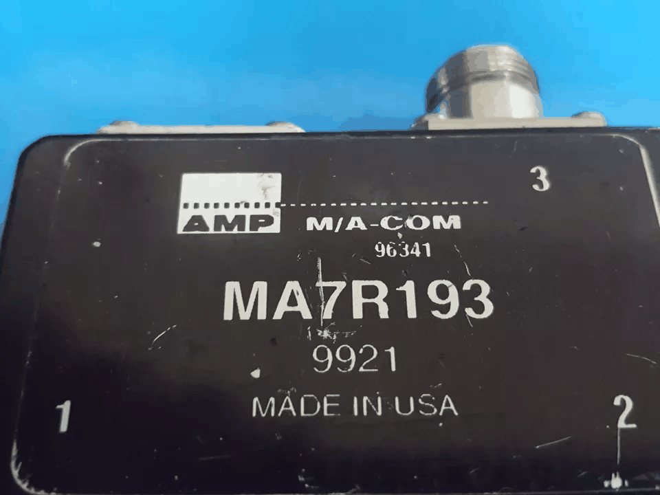 発電機 NBC) AMP M/A-Com MA7R193: 800-1000MHz， 200W， Type N (F-F-F