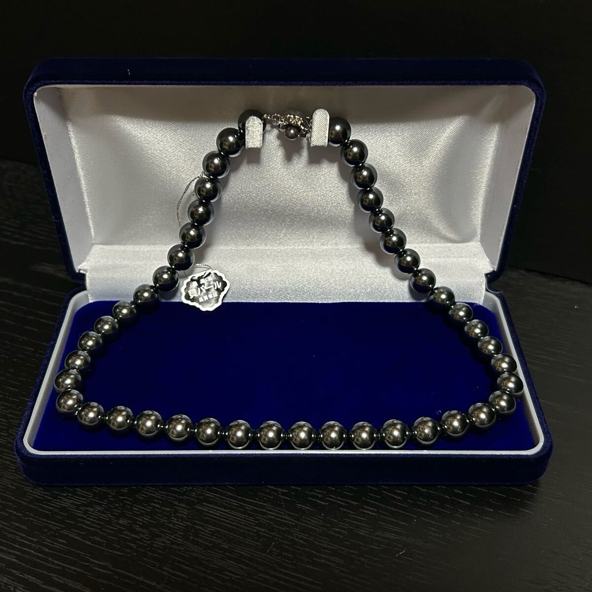 最高級(jí)本貝パール ネックレス/カラー：ダークグレー/約10mm玉/全長(zhǎng)約47cm／ケース付き：ケースの色紺色 あこや