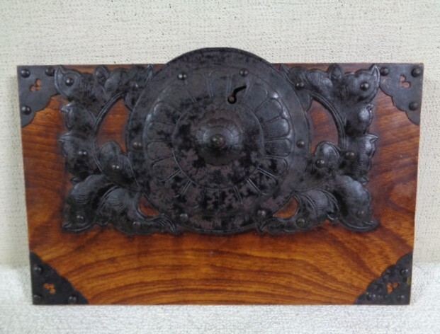 2. 時代箪笥金具（大形） 仙台箪笥 岩谷堂箪笥 欅無垢 太鼓鋲 古