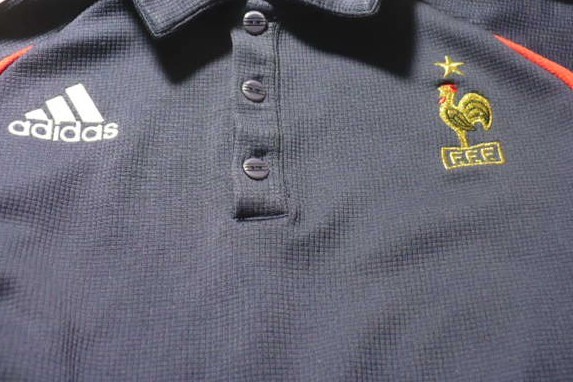 レア物?　完売品　adidas【アディダスジャパン(株)】制2005フランス代表半袖ポロシャツ　サイズ不明(S～以上)　ネイビー　レ?ブルー