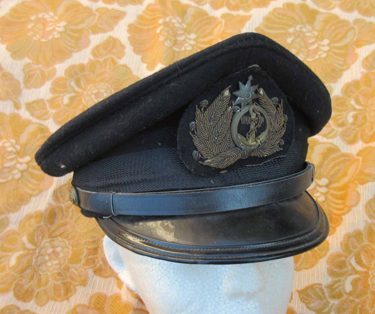 商船の船員用制帽(海軍の予備士官軍帽に似る 日本海軍艦上陸戦艦 商船の船員用制帽(海軍の予備士官軍帽に似る 日本海軍艦上陸戦艦