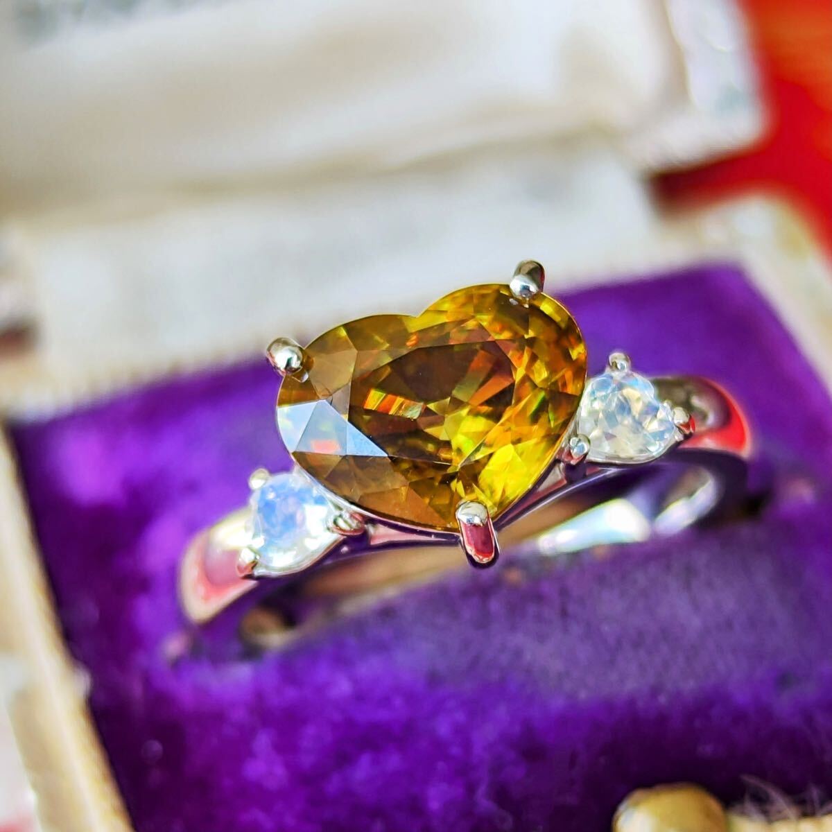 天然スフェーン 2.76ct ハートシェイプ 天然ラブラドライト リング プラチナ 新品未使用品 鑑別書付き