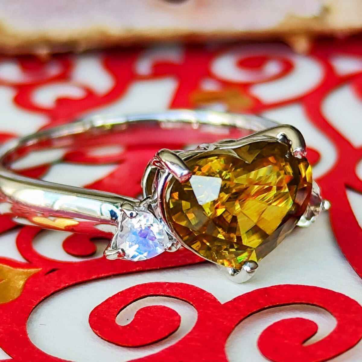 天然スフェーン 2.76ct ハートシェイプ 天然ラブラドライト リング プラチナ 新品未使用品 鑑別書付き